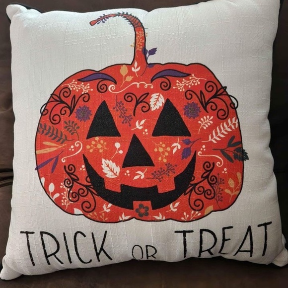 Halloween Throw Pillow Trick Or Treat Pumpkin Large - Picture 1 of 2